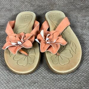 B.O.C. Women's Coral Sandals with Floral Accent size 11 EUC